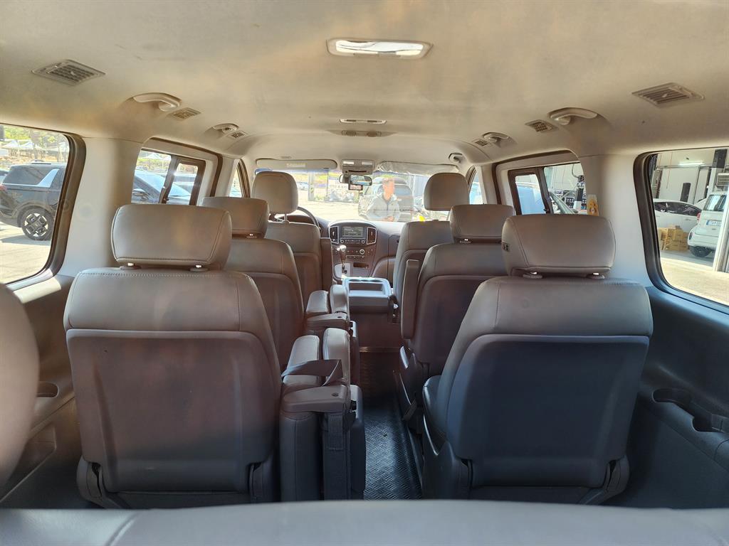 HYUNDAI Starex - Vista 10