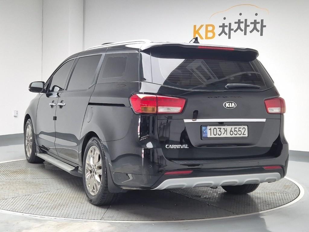 KIA Carnival - Vista 2