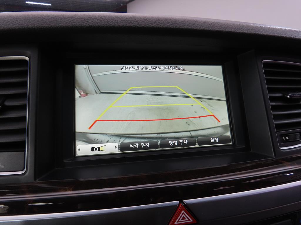 HYUNDAI Genesis - Vista 11