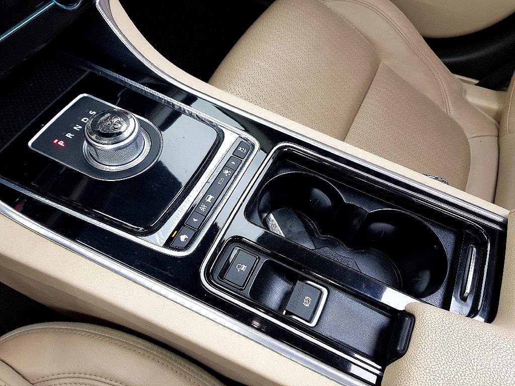 Jaguar XF - Vista 12