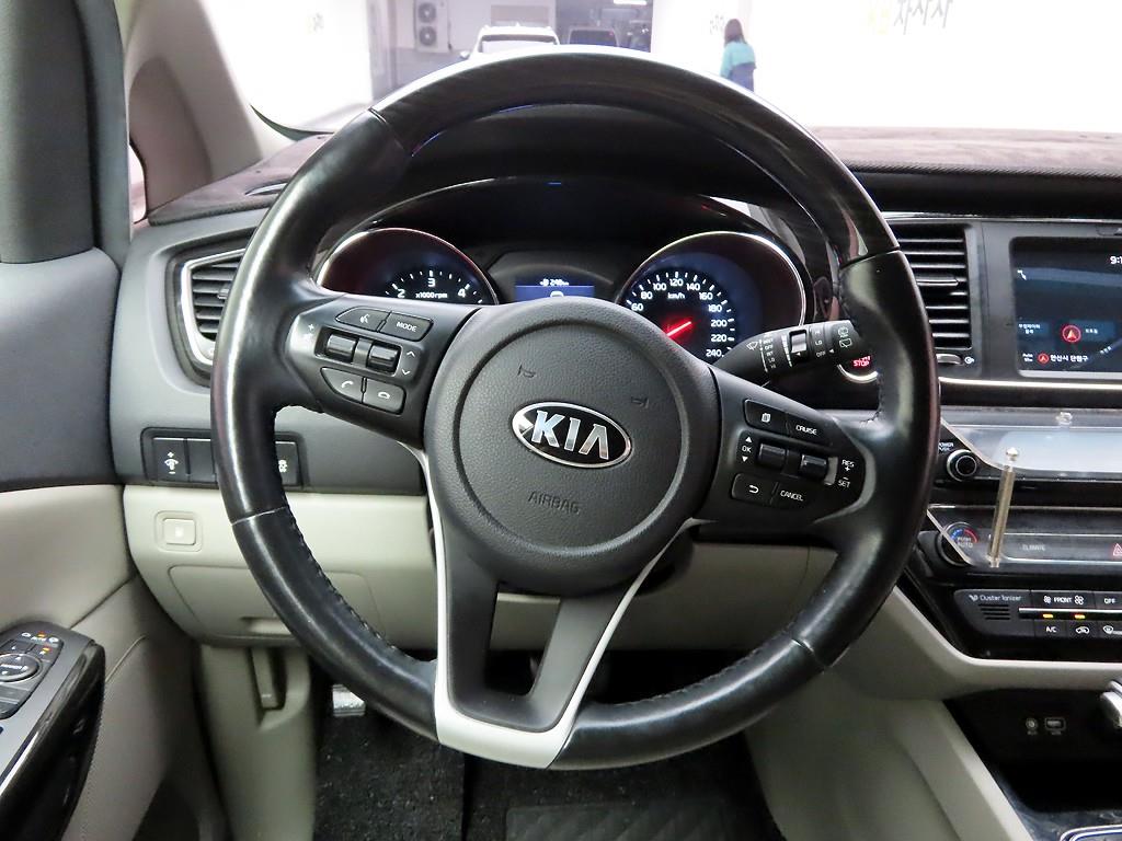 KIA Carnival - Vista 7