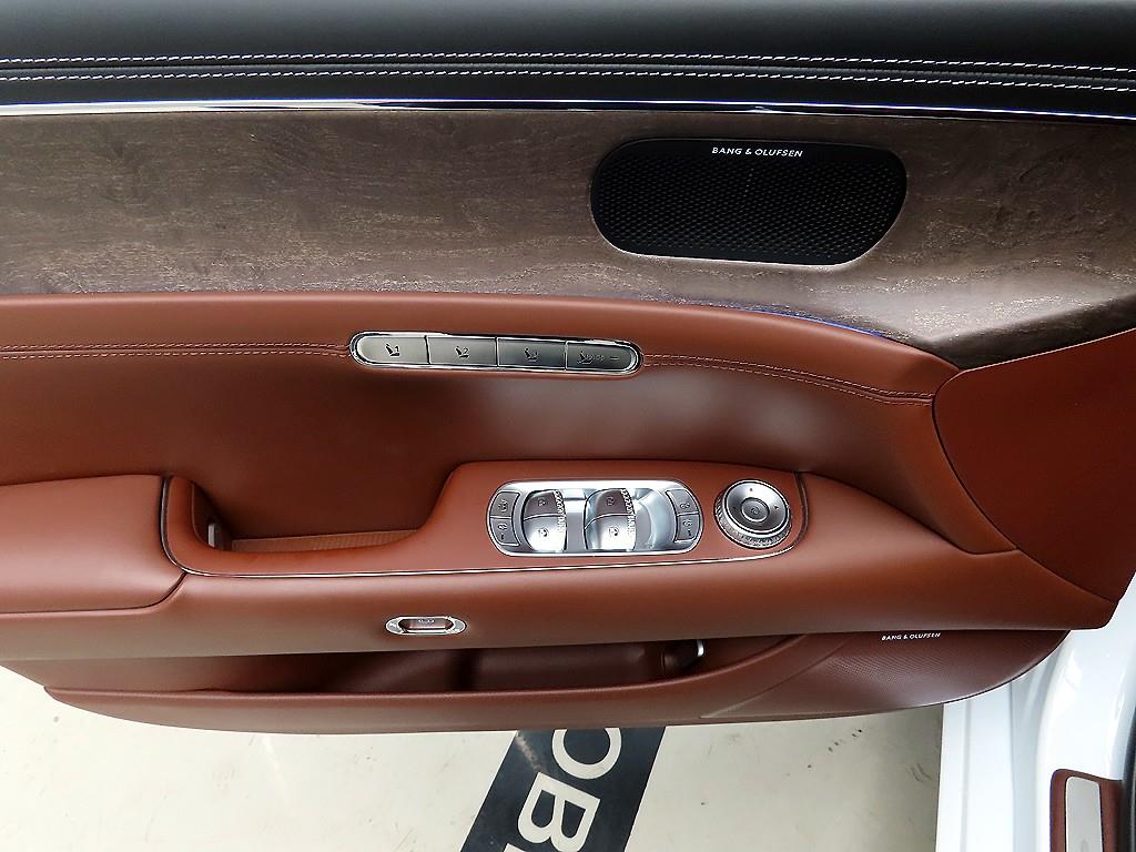 Genesis G90 - Vista 11