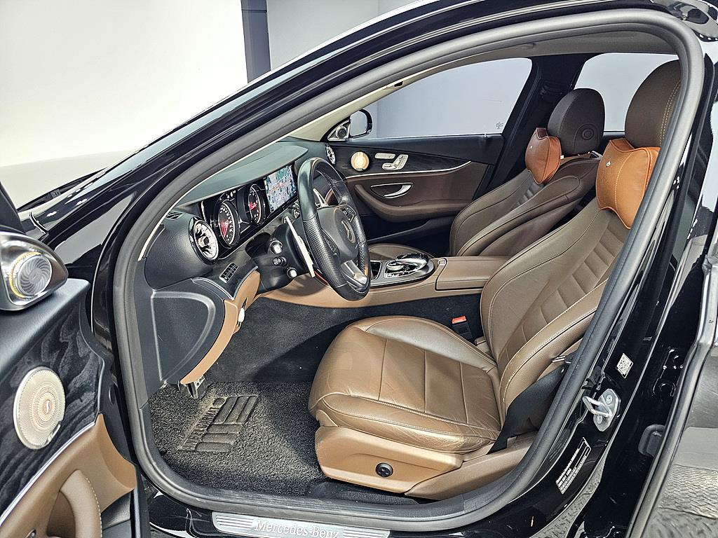 Mercedes Benz E class - Vista 7