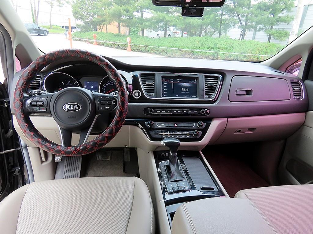 KIA Carnival - Vista 8