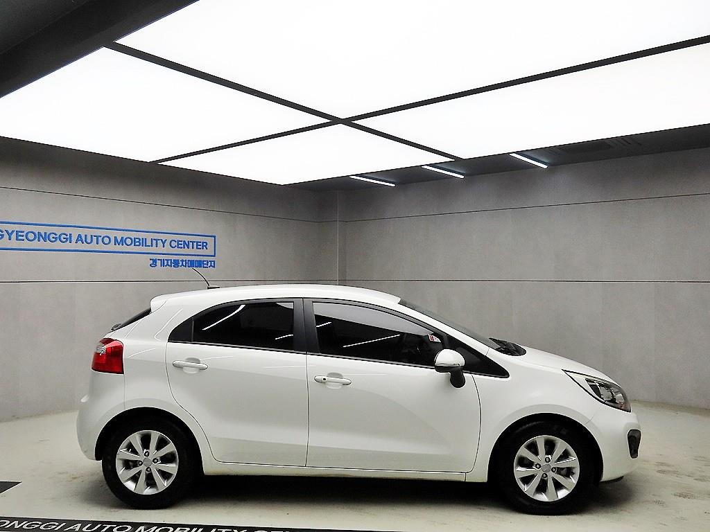 KIA Pride - Vista 2