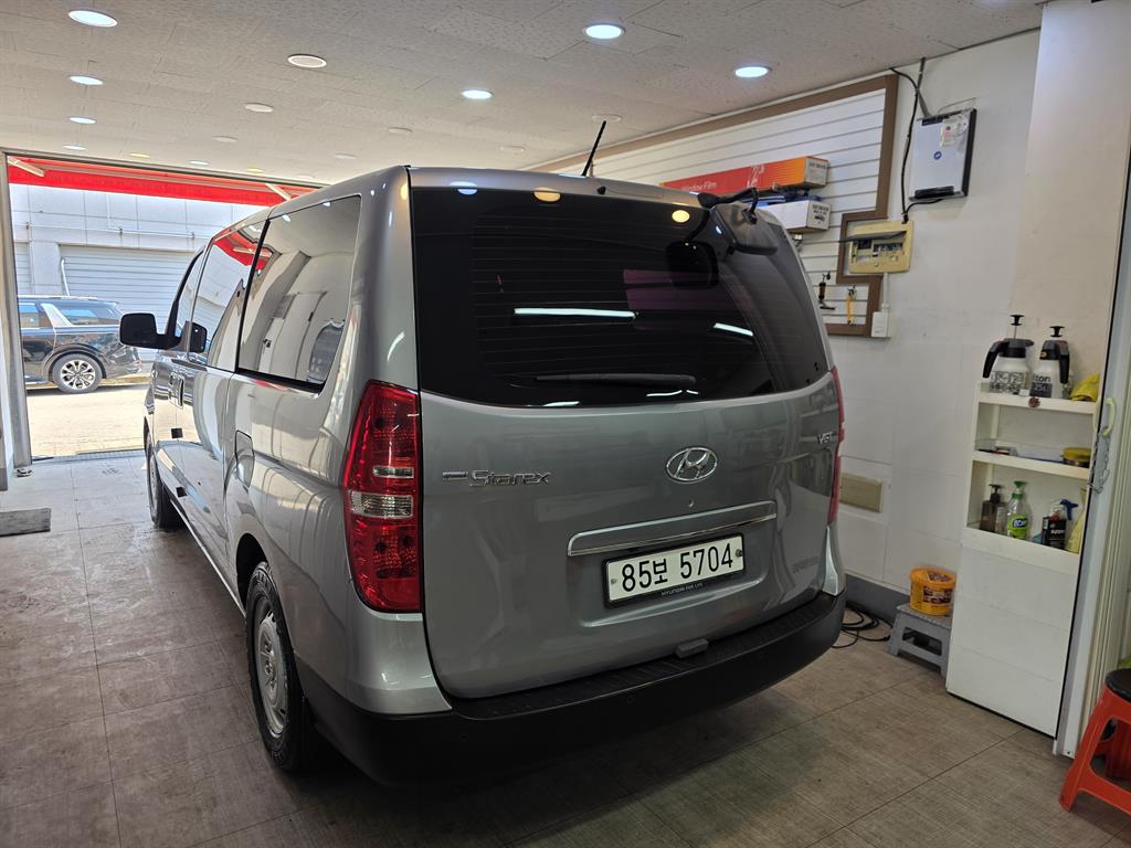 HYUNDAI Starex - Vista 3