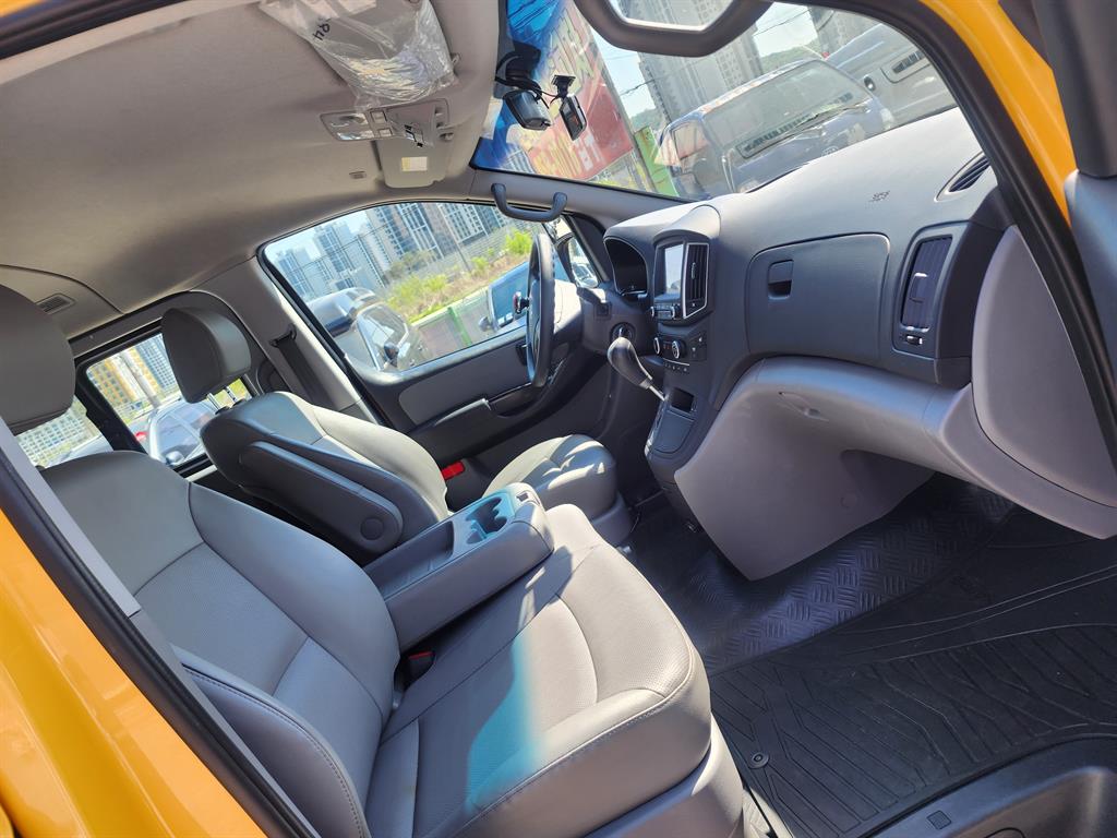 HYUNDAI Starex - Vista 9