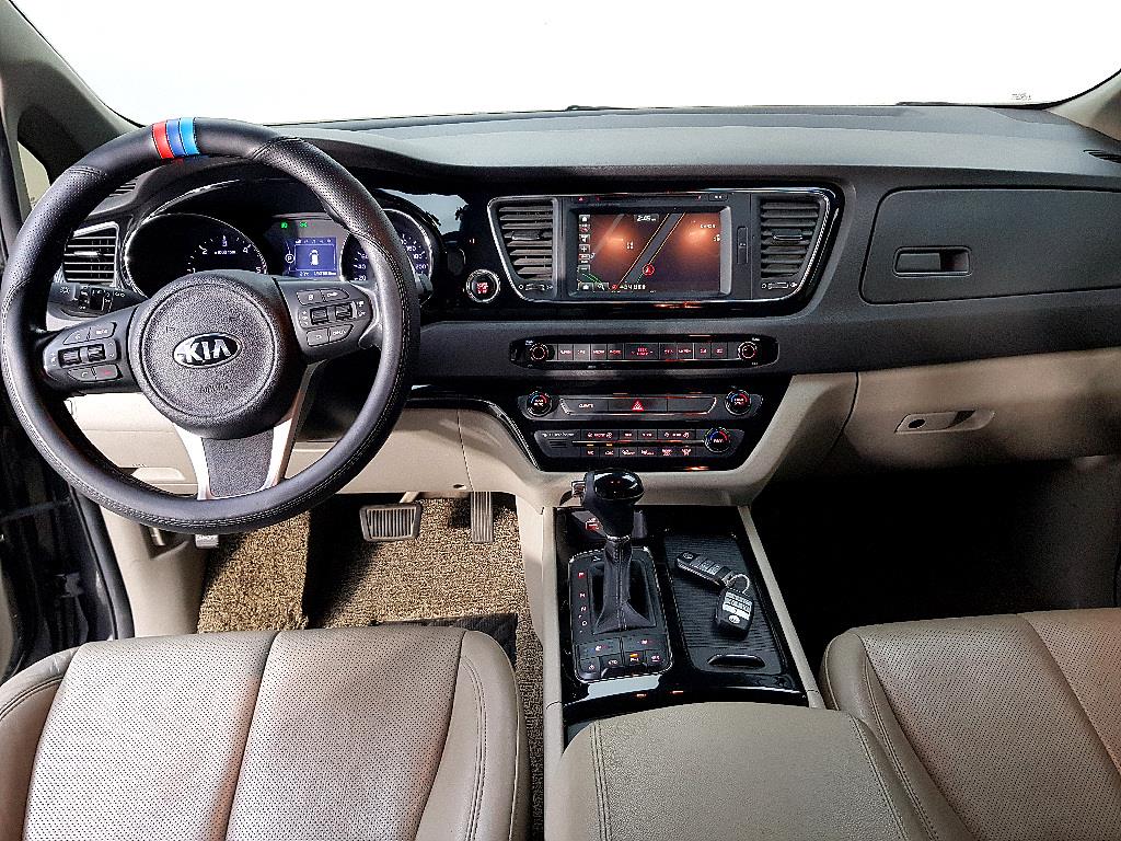 KIA Carnival - Vista 5