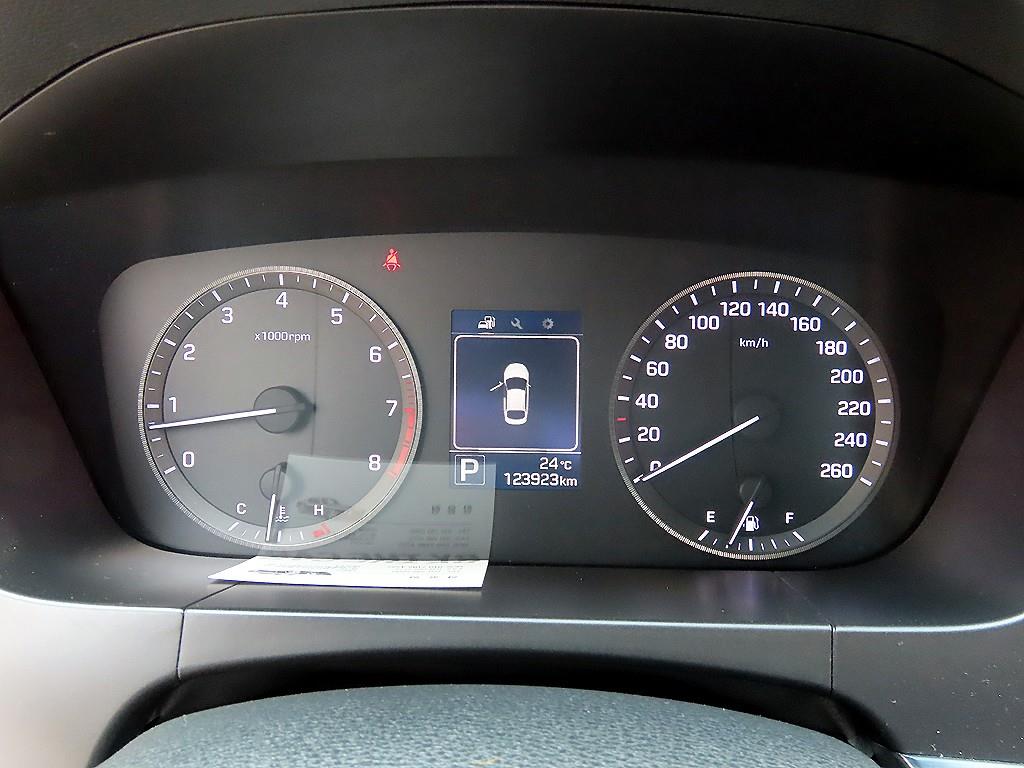 HYUNDAI Sonata - Vista 9