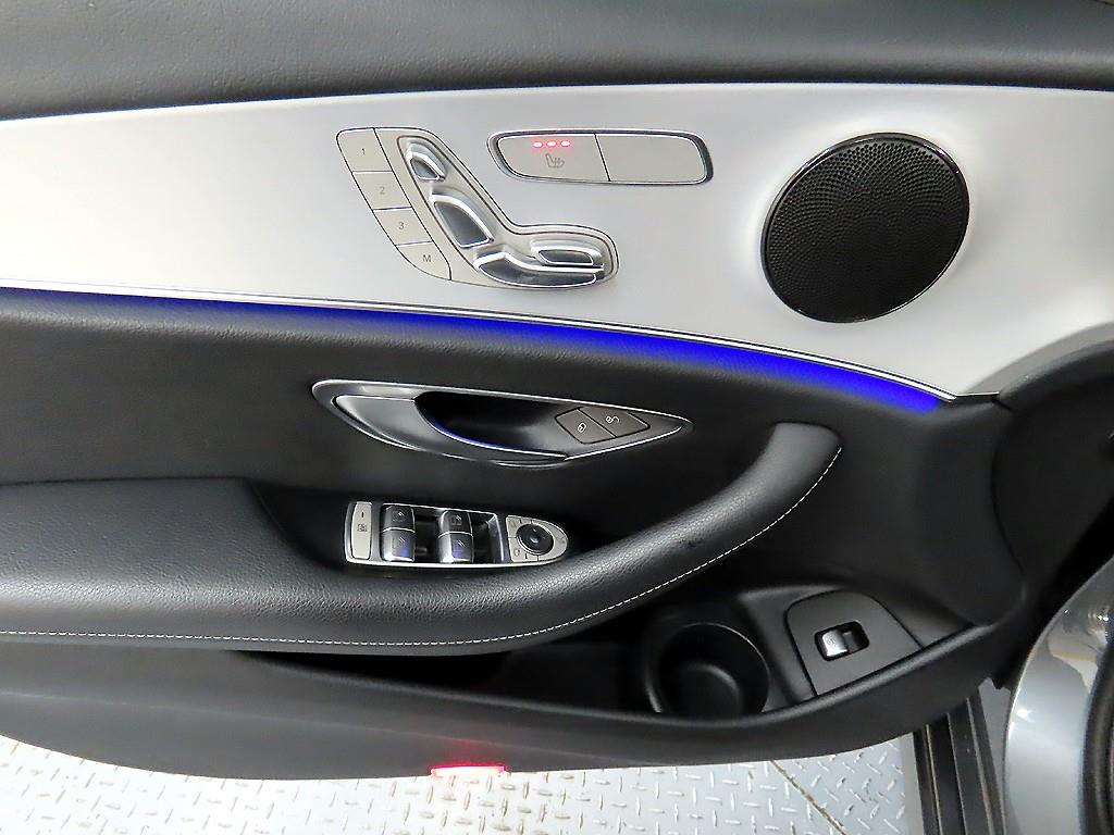 Mercedes Benz E class - Vista 11
