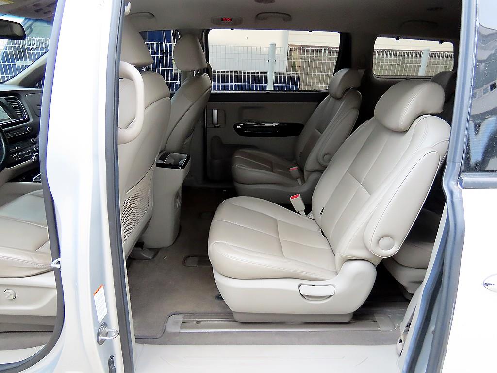 KIA Carnival - Vista 6