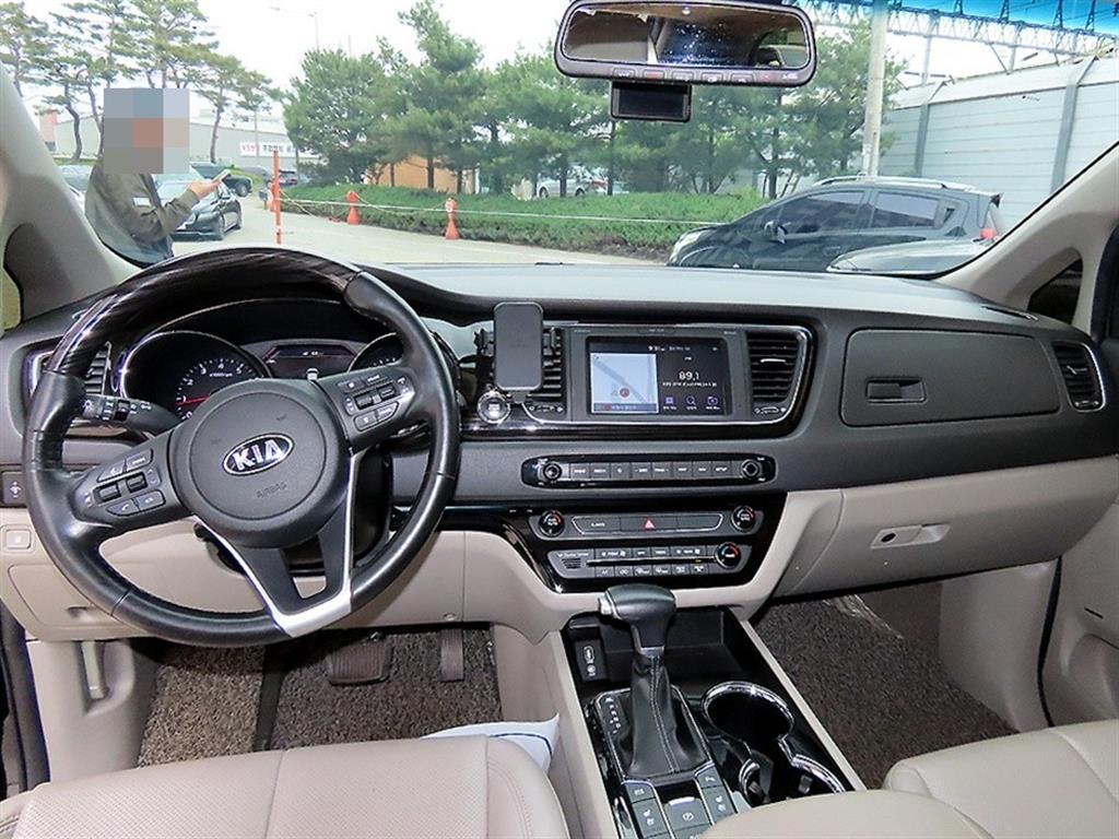 KIA Carnival - Vista 7