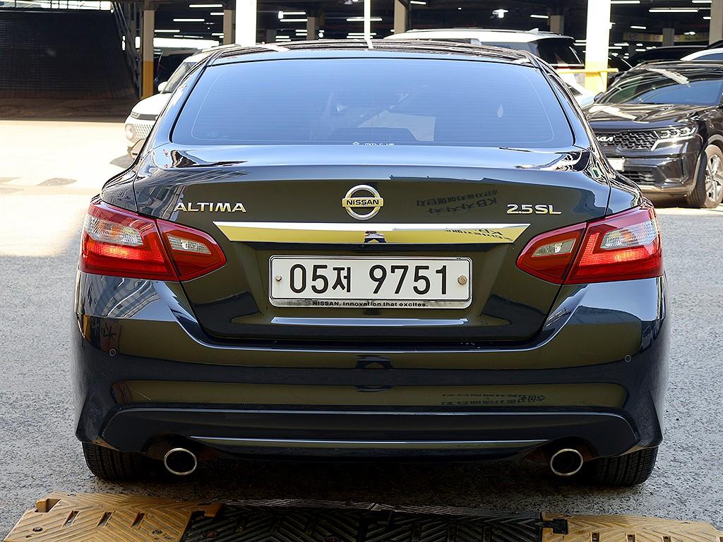 Nissan Altima - Vista 5