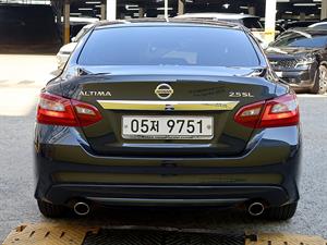 Nissan Altima - Vista 6