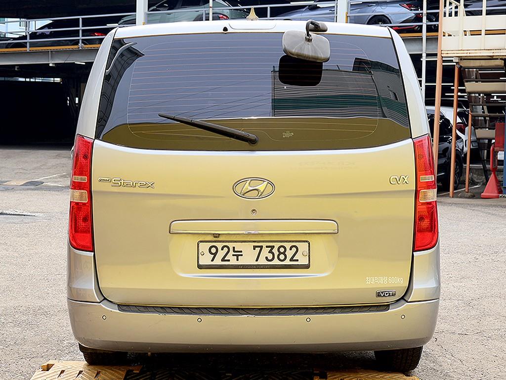 HYUNDAI Starex - Vista 5