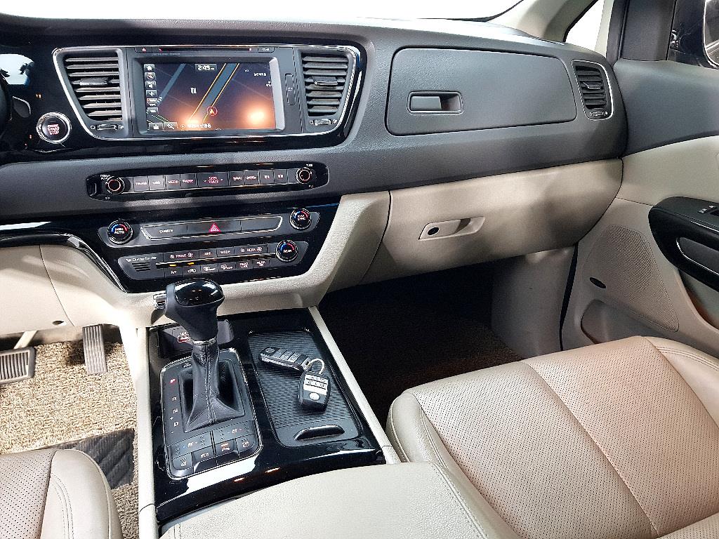 KIA Carnival - Vista 10