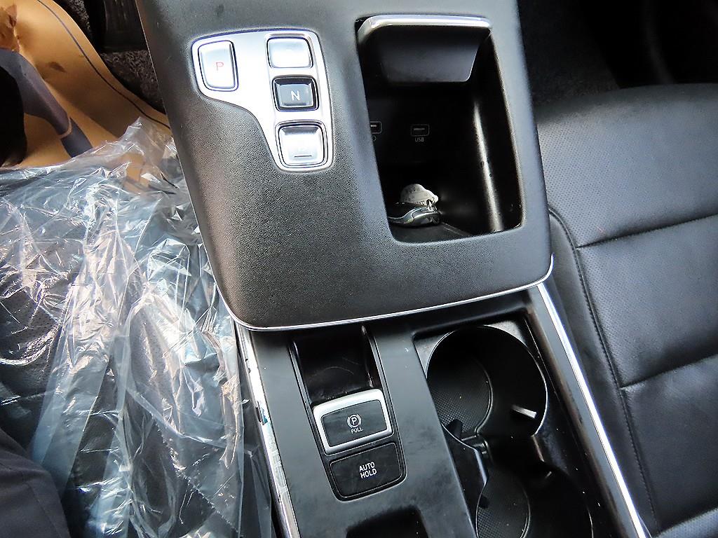 HYUNDAI Grandeur - Vista 10