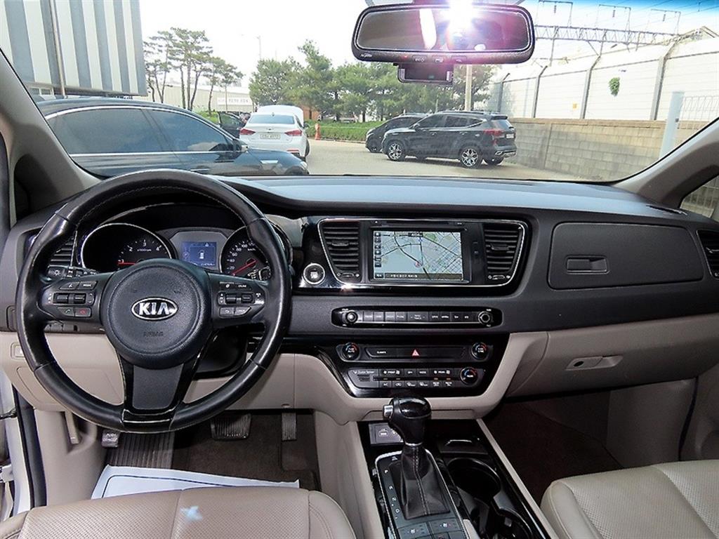 KIA Carnival - Vista 8