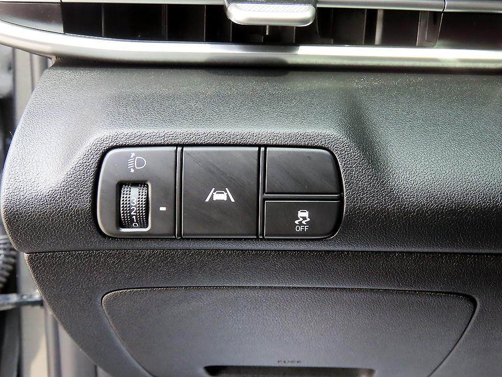HYUNDAI Avante - Vista 12
