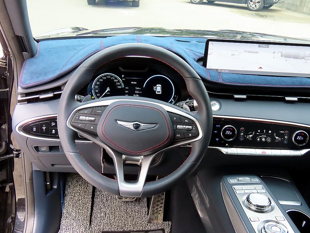 Genesis GV70 - Vista 8