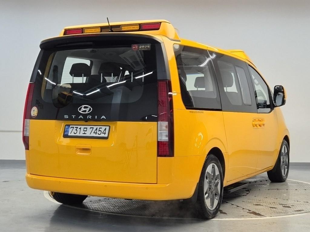 HYUNDAI Staria - Vista 3