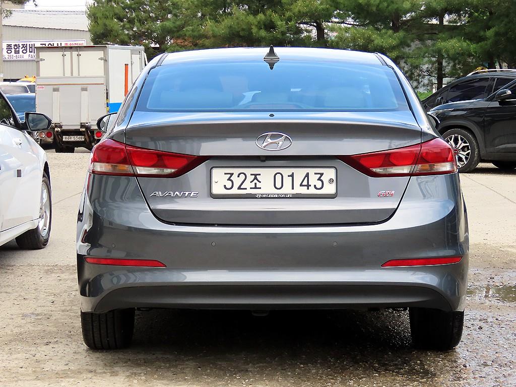 HYUNDAI Avante - Vista 4