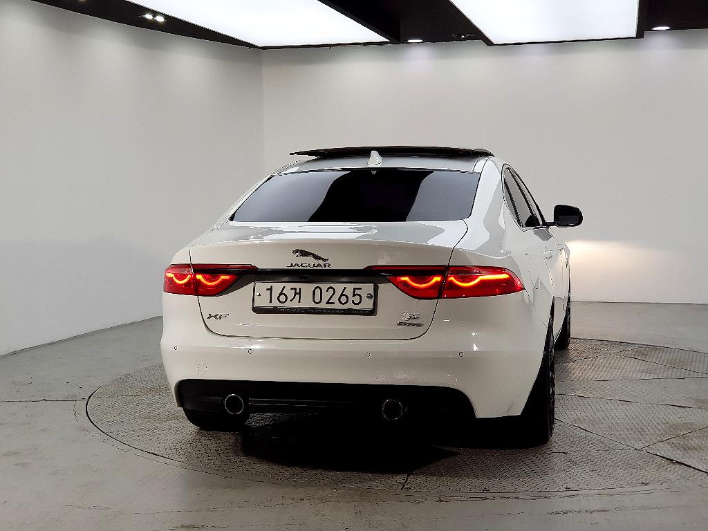 Jaguar XF - Vista 3