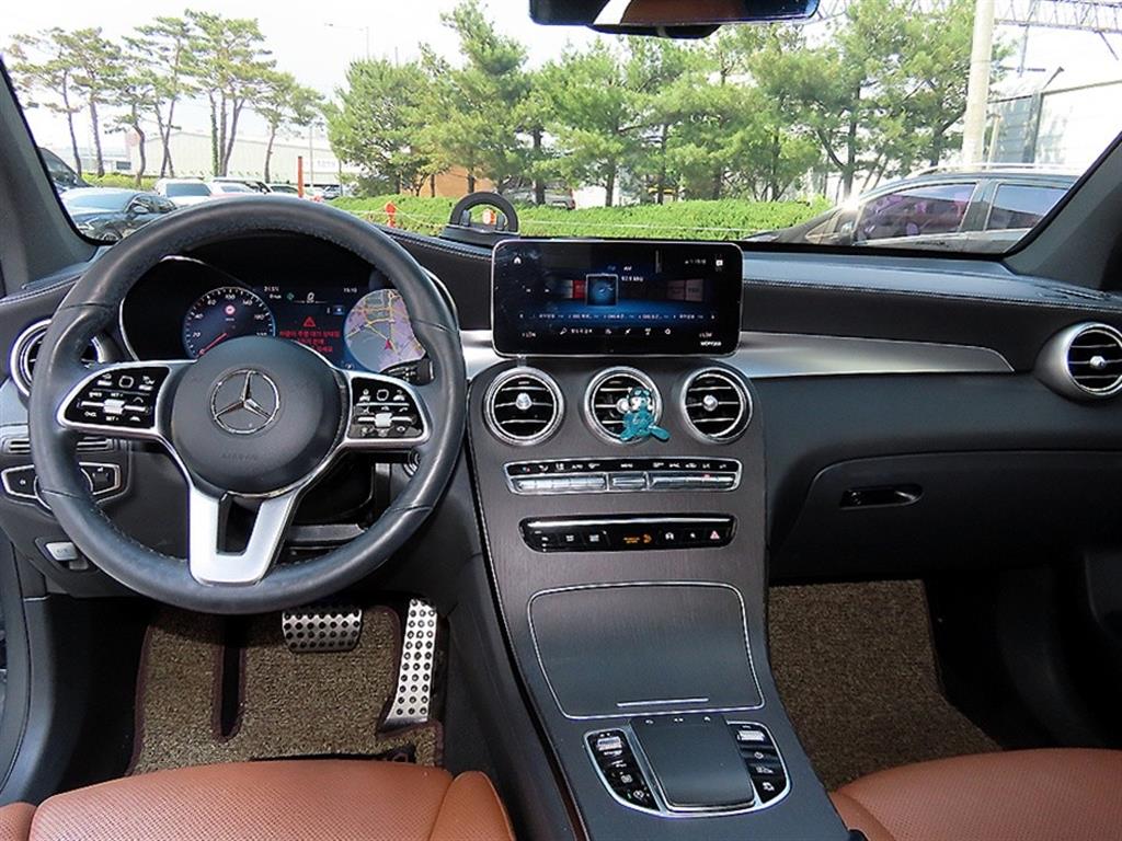 Mercedes Benz GLC Class - Vista 7