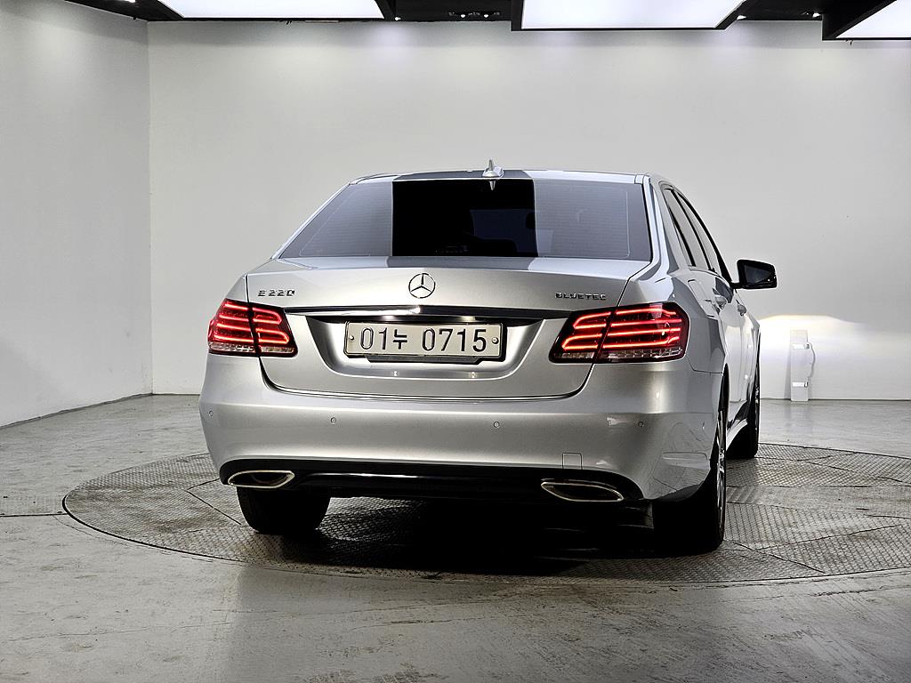 Mercedes Benz E class - Vista 3