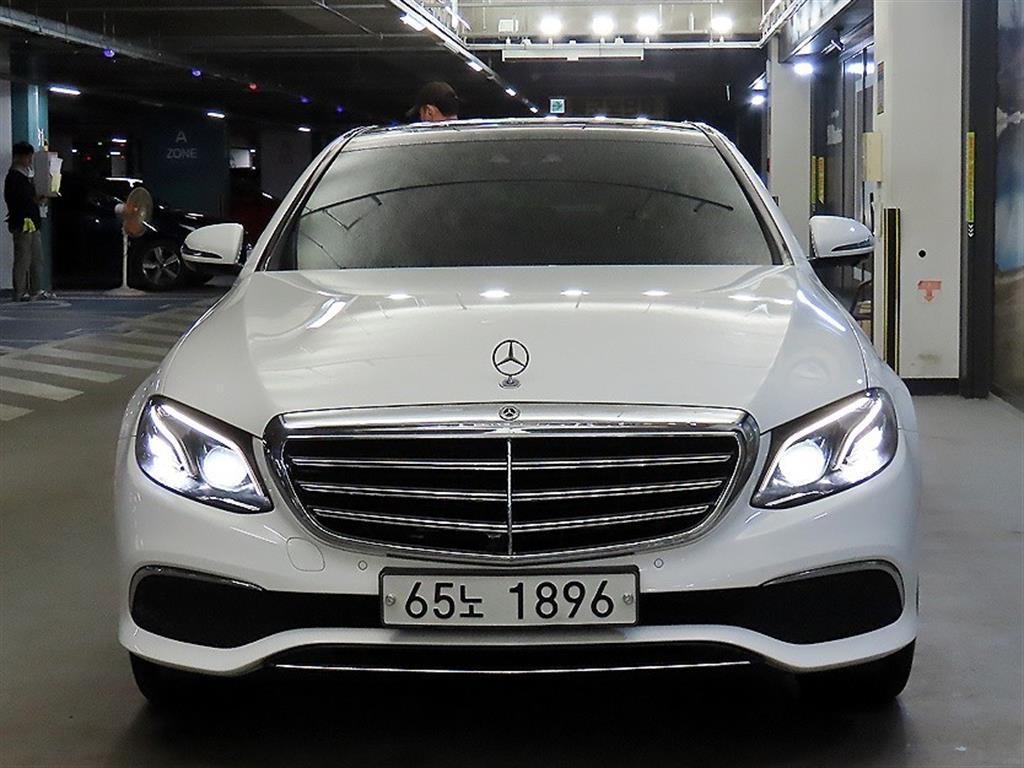 Mercedes Benz E class - Vista 2