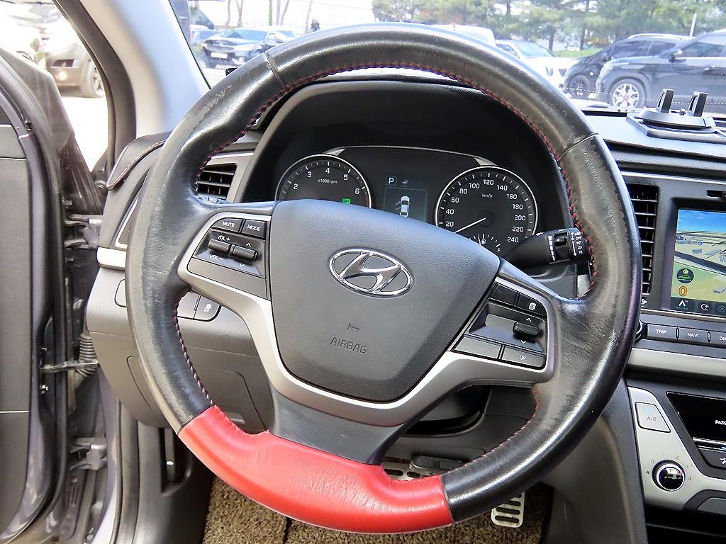 HYUNDAI Avante - Vista 8