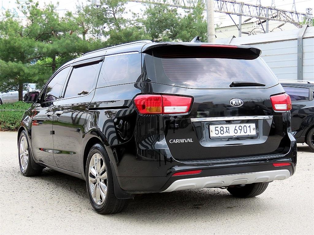 KIA Carnival - Vista 3