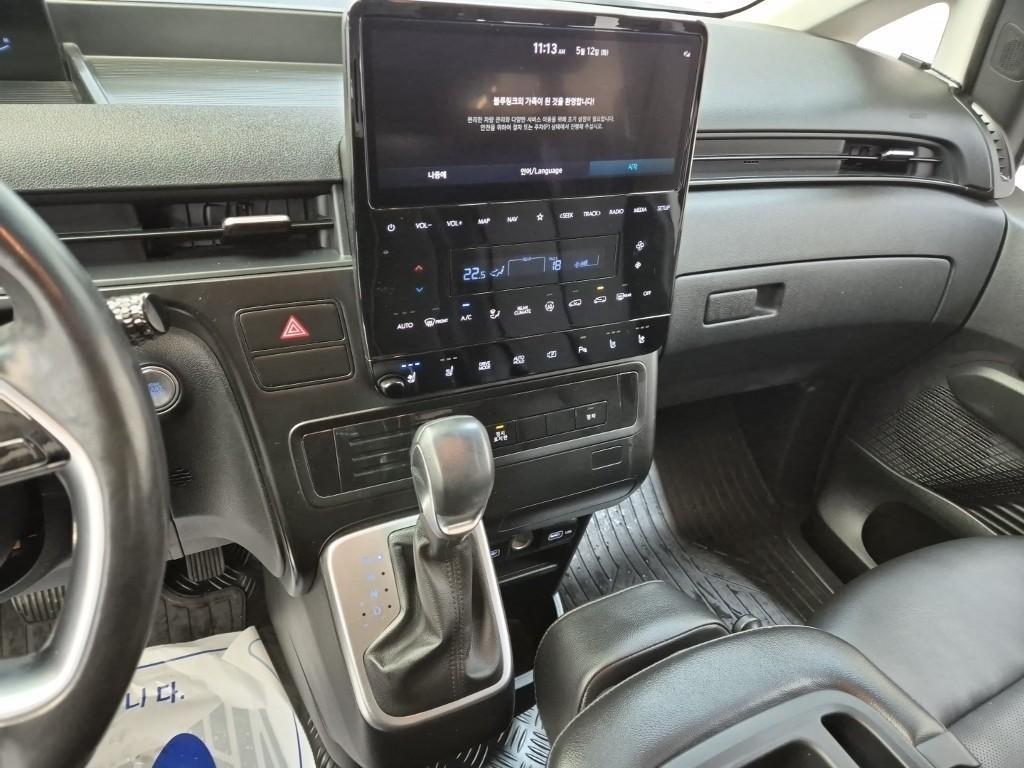 HYUNDAI Staria - Vista 10