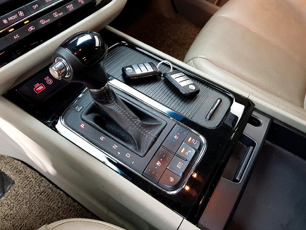 KIA Carnival - Vista 12