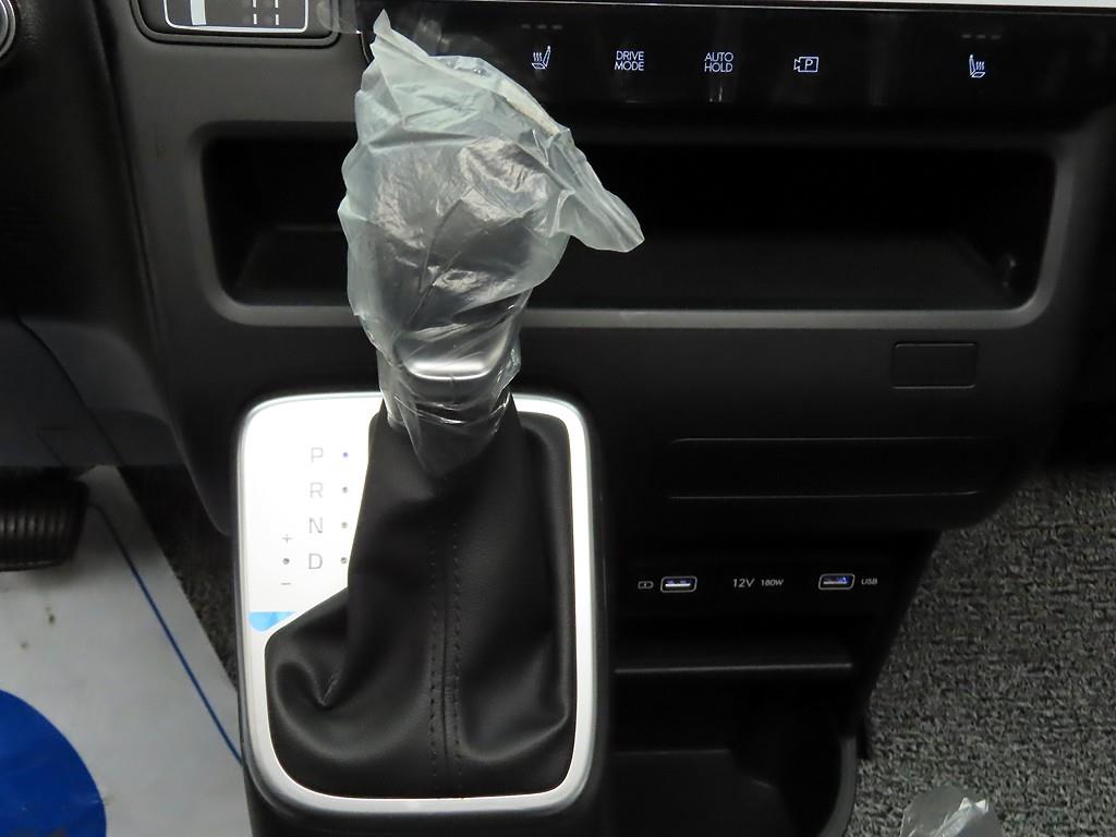 HYUNDAI Staria - Vista 10