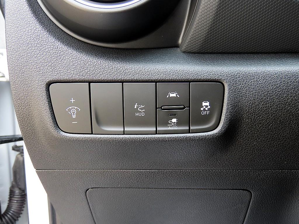HYUNDAI Kona - Vista 11