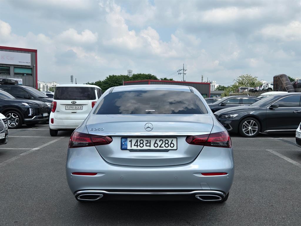 Mercedes Benz E class - Vista 2