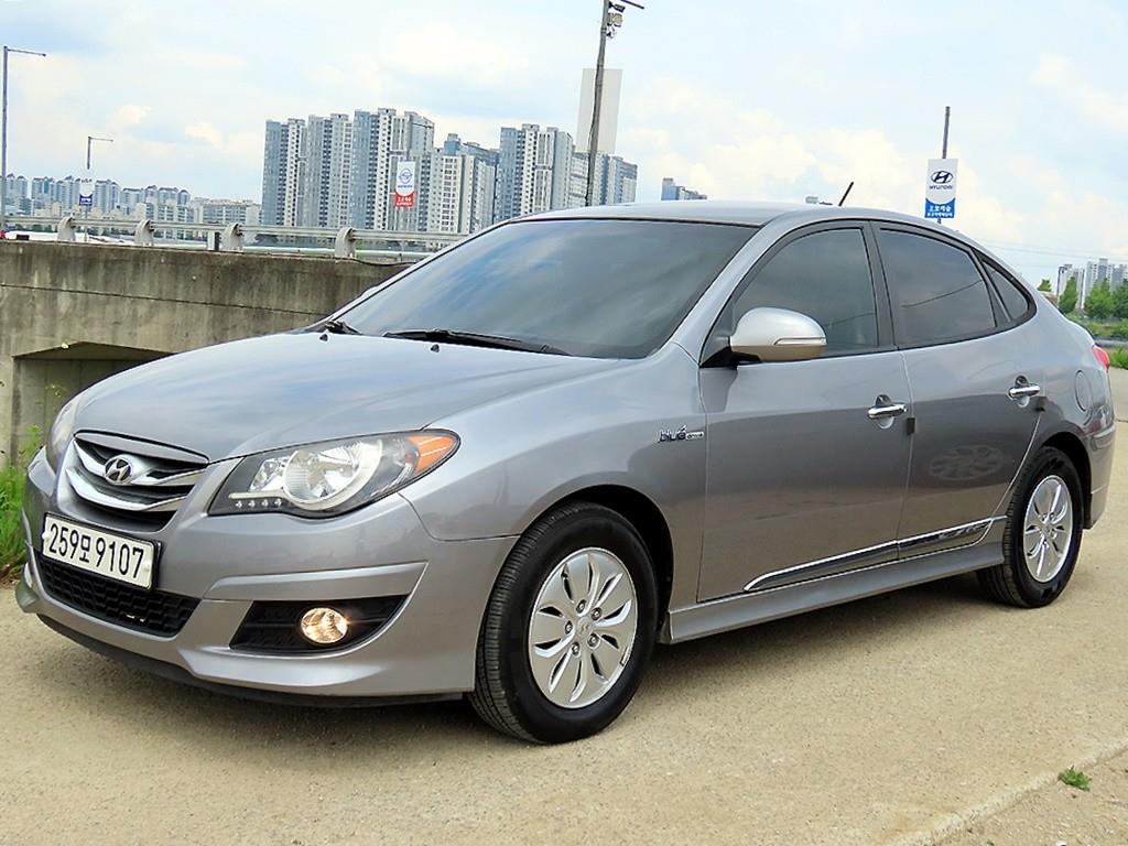HYUNDAI Avante - Vista 2