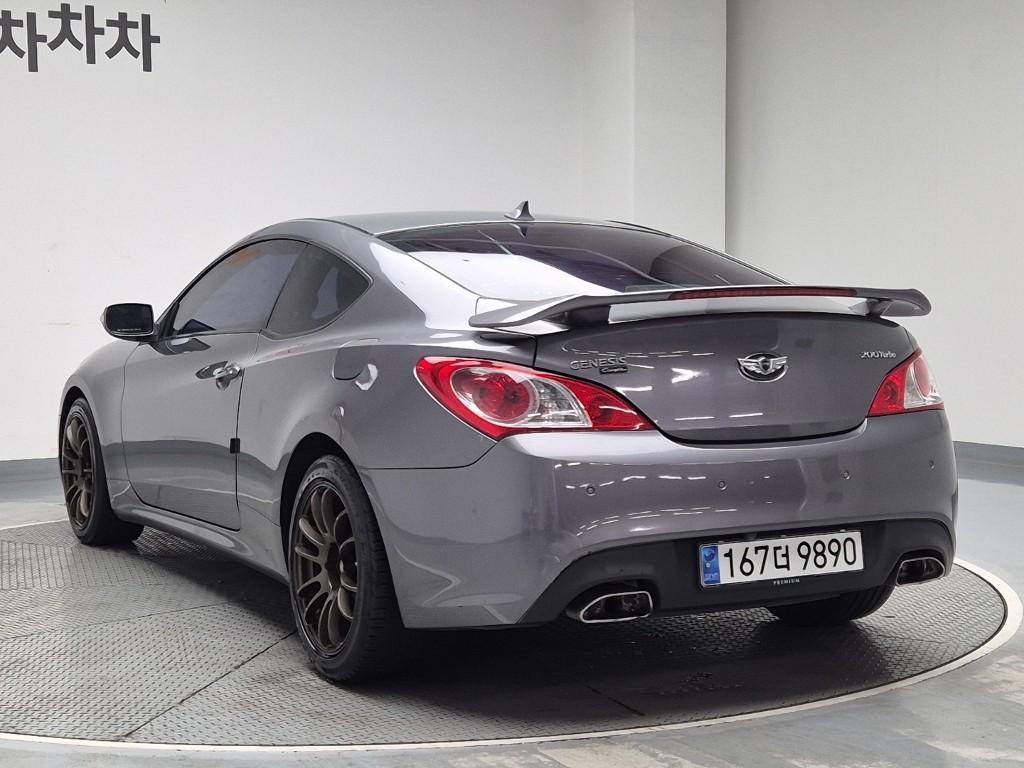HYUNDAI Genesis - Vista 2