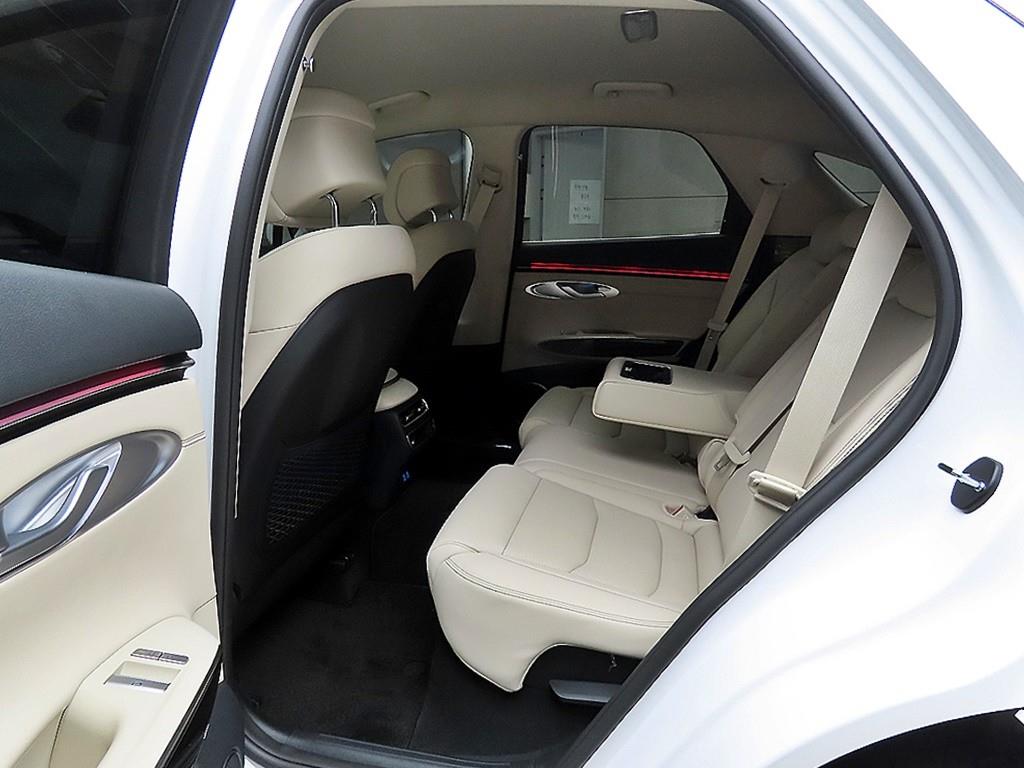 Genesis GV70 - Vista 6
