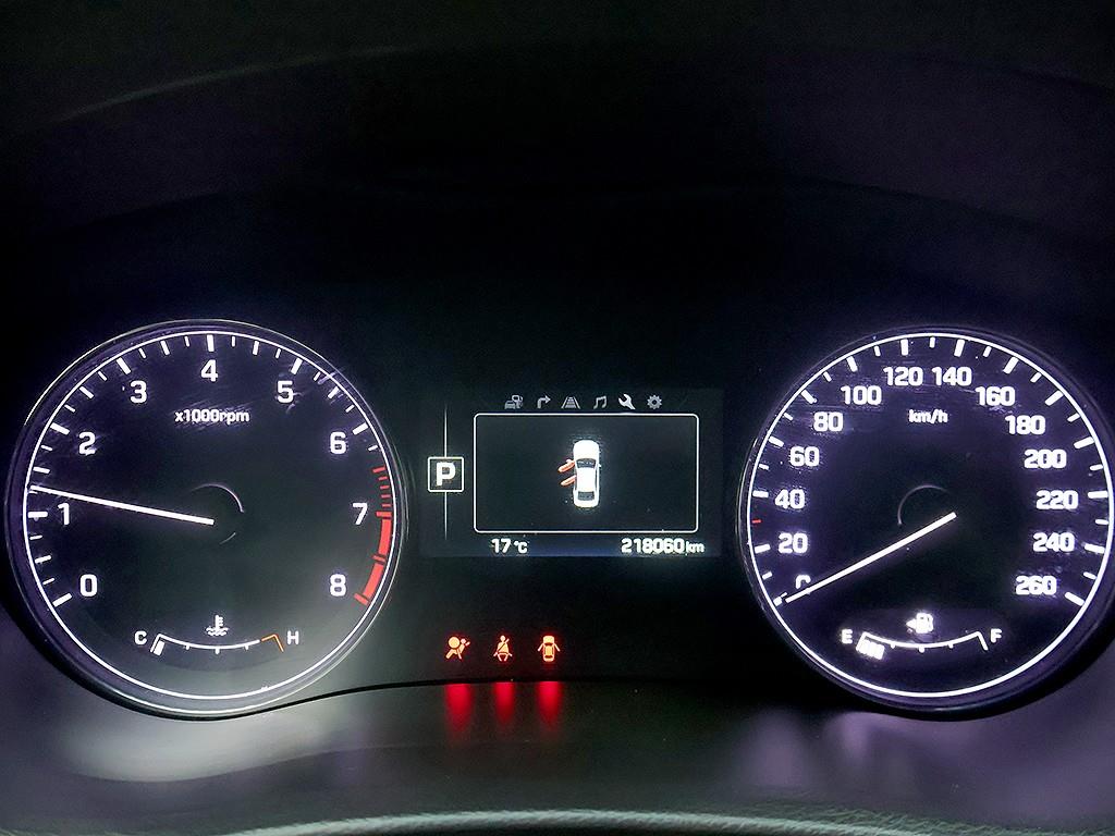 HYUNDAI Genesis - Vista 11