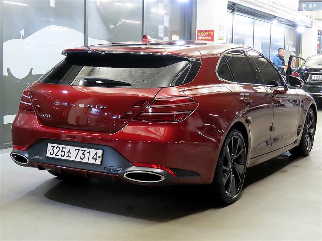 Genesis G70 - Vista 4