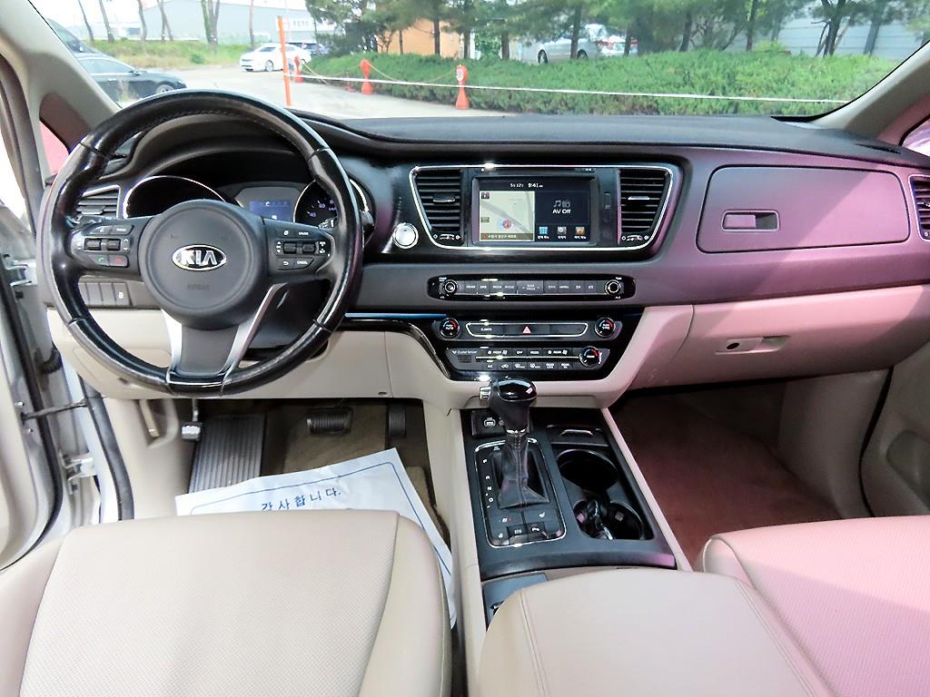 KIA Carnival - Vista 7