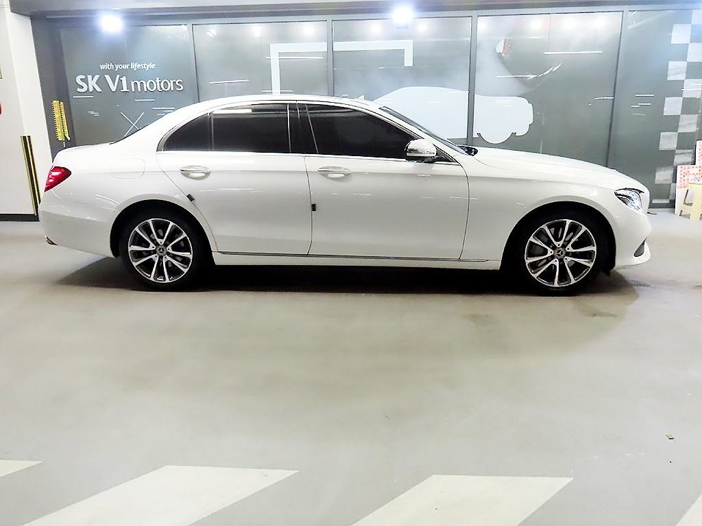 Mercedes Benz E class - Vista 3