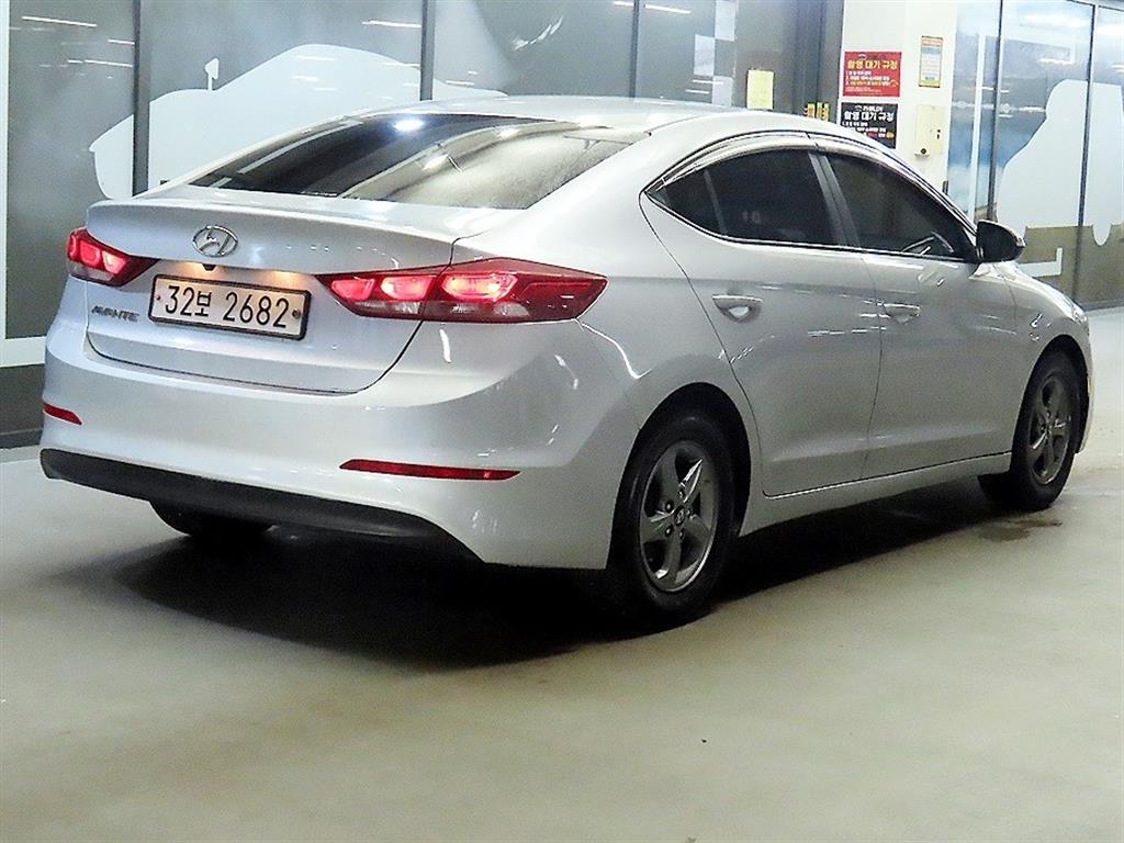 HYUNDAI Avante - Vista 4