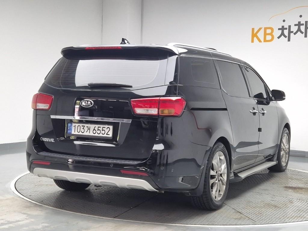KIA Carnival - Vista 3