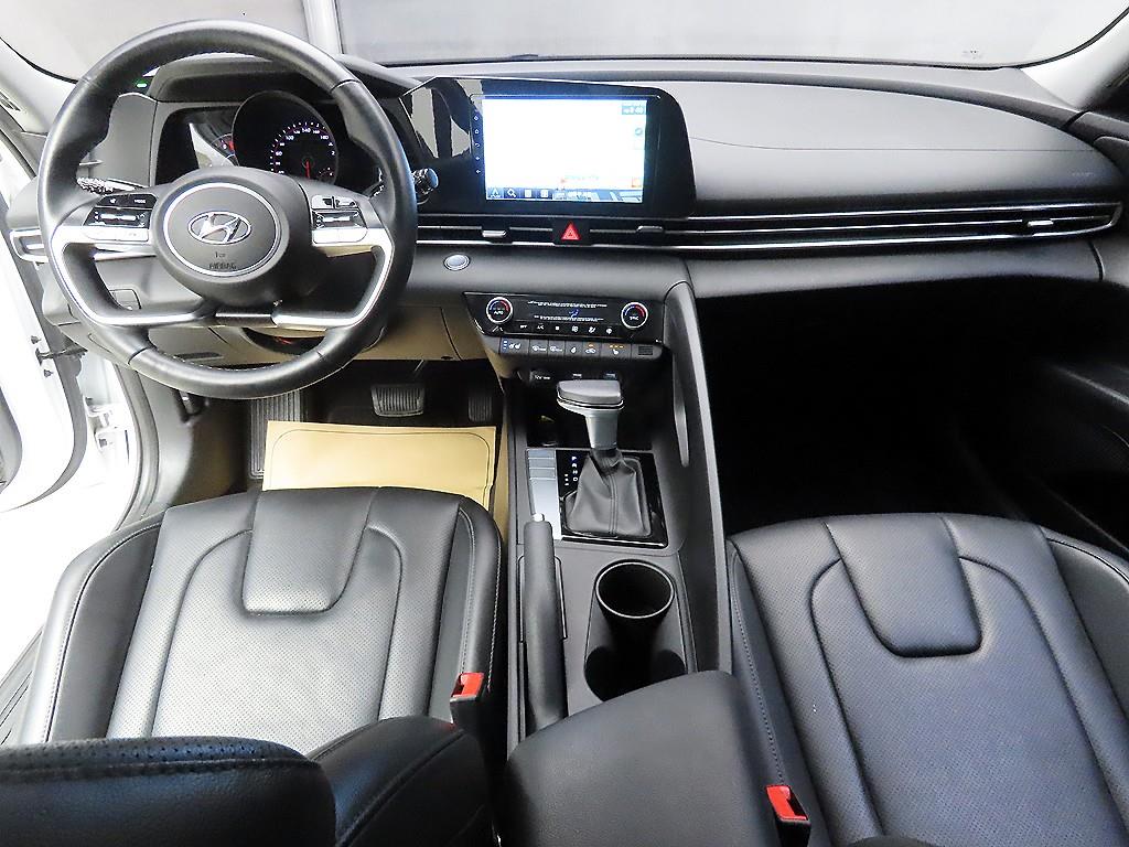 HYUNDAI Avante - Vista 7