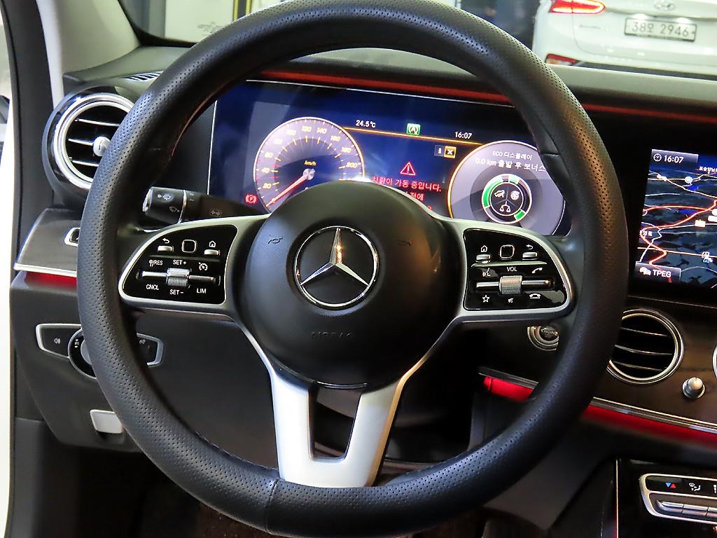 Mercedes Benz E class - Vista 8
