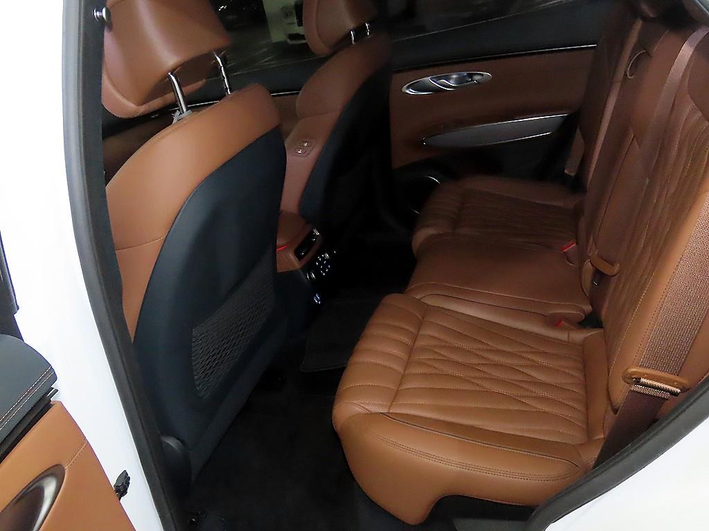 Genesis GV70 - Vista 7