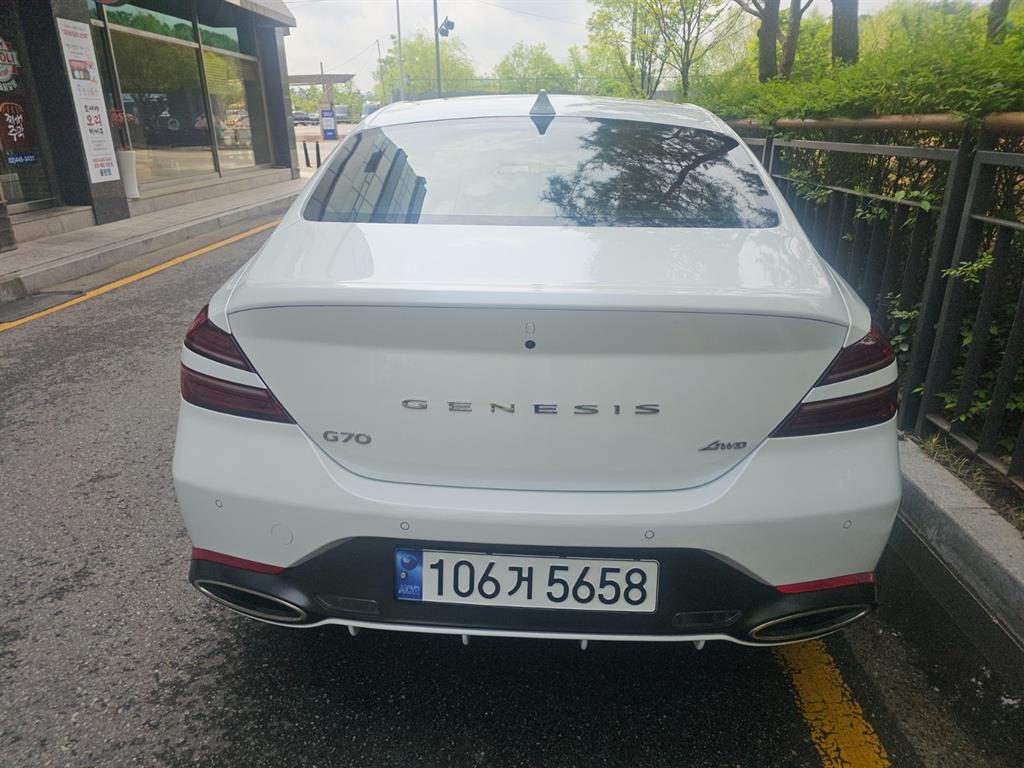 Genesis G70 - Vista 6